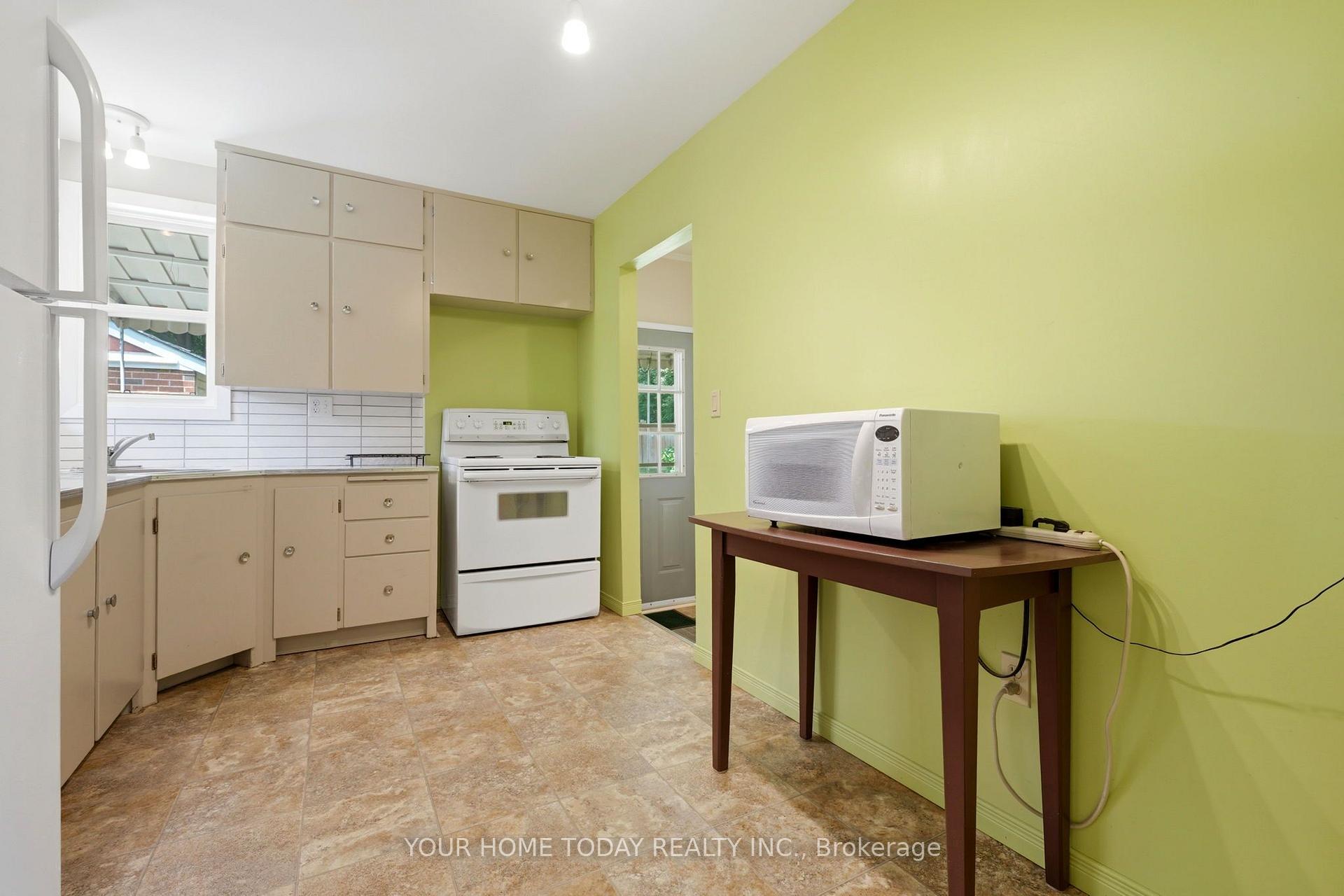 Photo 11 of 32 Dayfoot Drive, Halton Hills, Georgetown — HOMEH