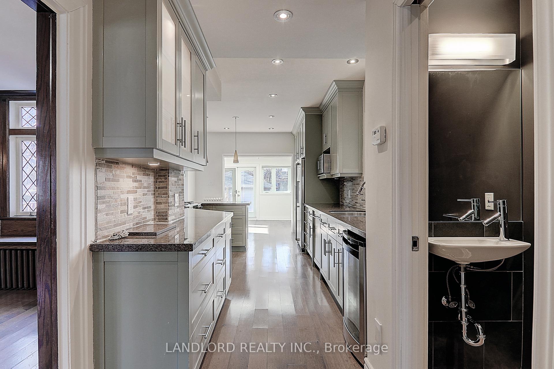 Photo 2 of 138 Fallingbrook Road, Scarborough, Birchcliffe-Cliffside — HOMEH
