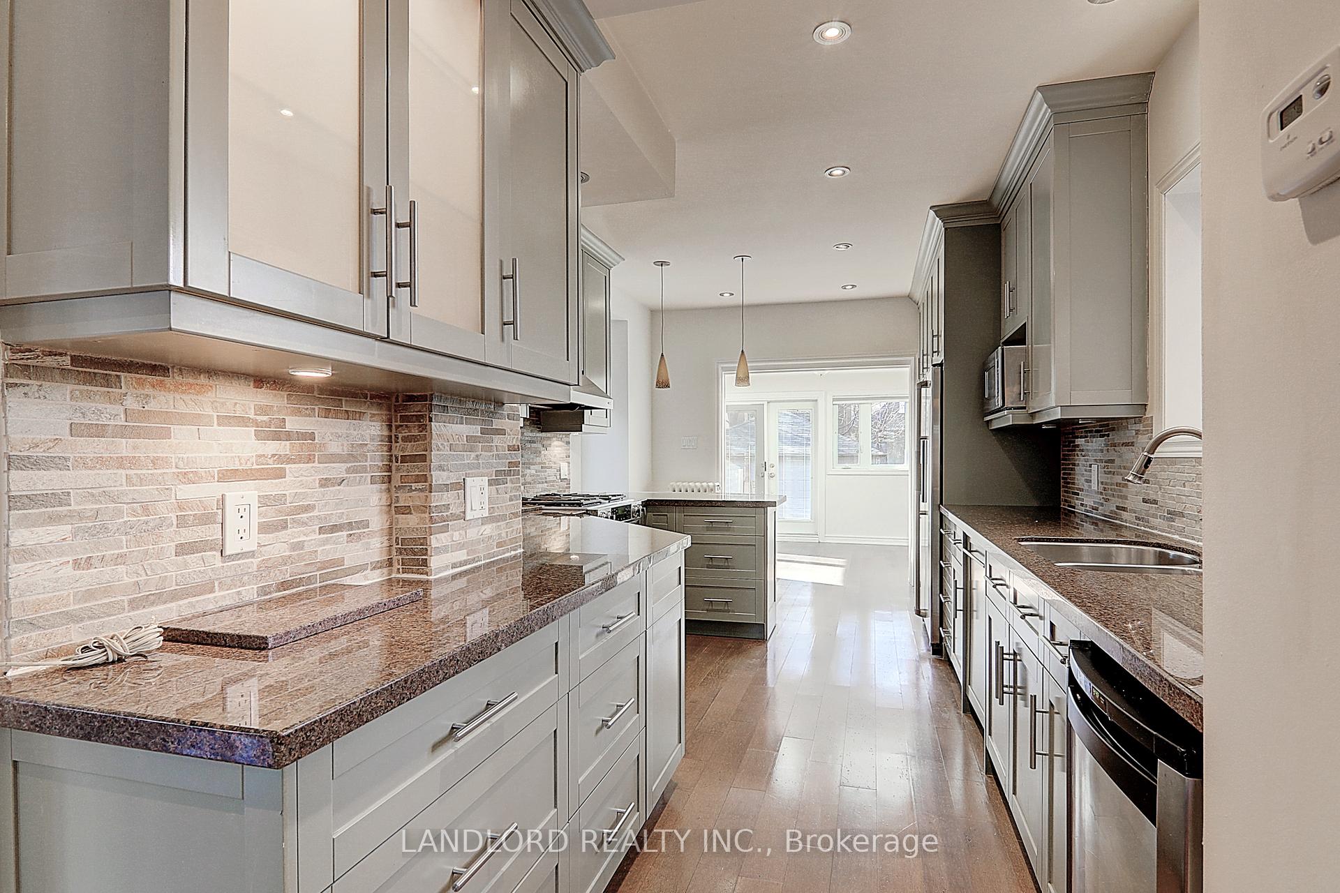 Photo 3 of 138 Fallingbrook Road, Scarborough, Birchcliffe-Cliffside — HOMEH