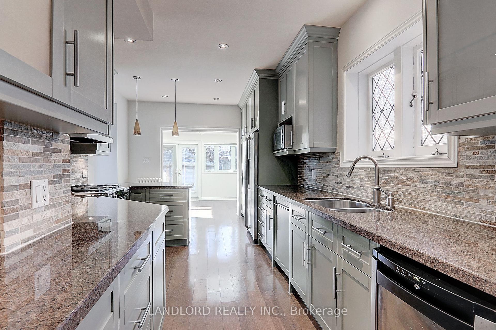 Photo 4 of 138 Fallingbrook Road, Scarborough, Birchcliffe-Cliffside — HOMEH