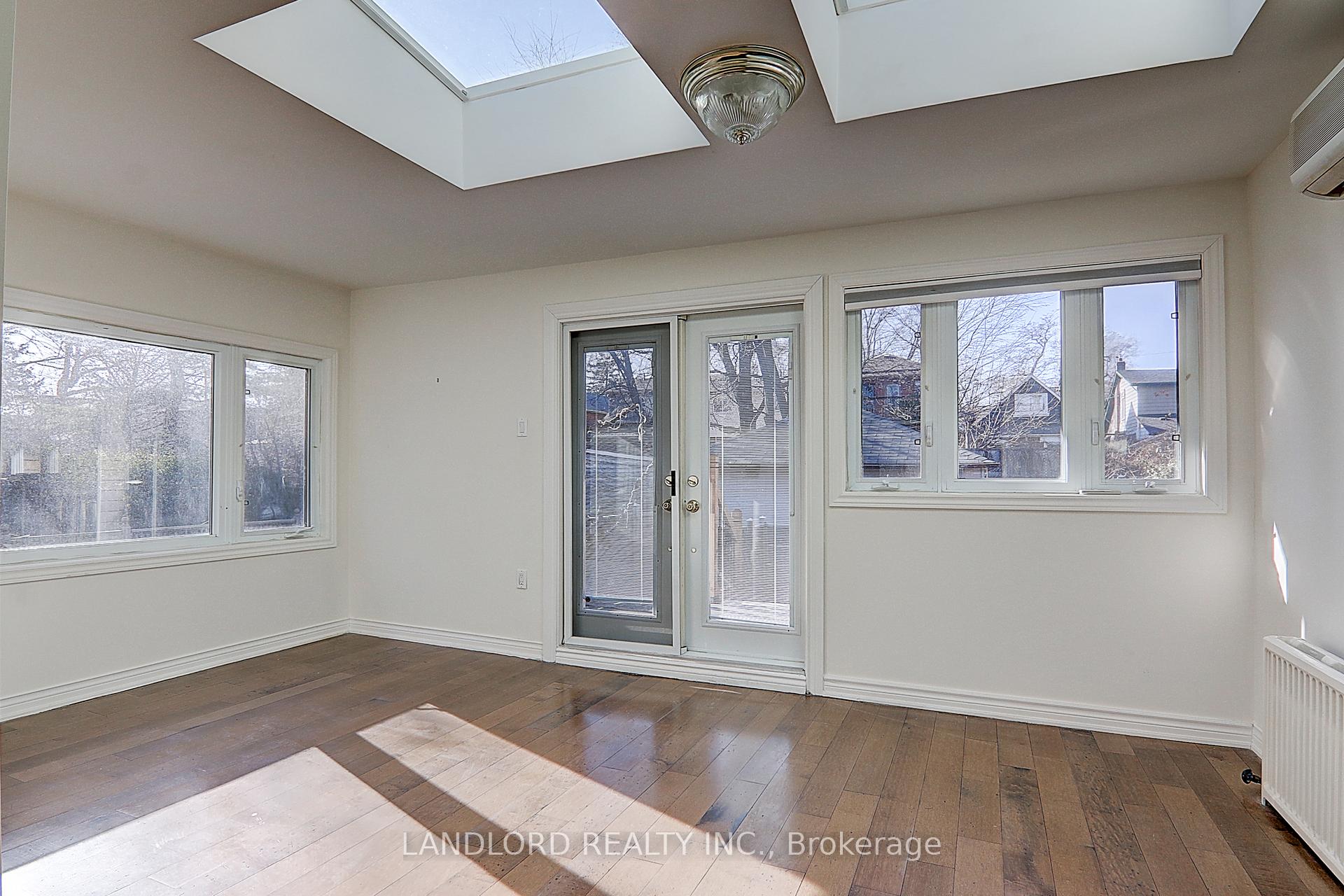 Photo 8 of 138 Fallingbrook Road, Scarborough, Birchcliffe-Cliffside — HOMEH