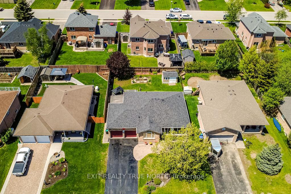 Photo 2 of 32 Graham Street, Springwater, Elmvale — HOMEH
