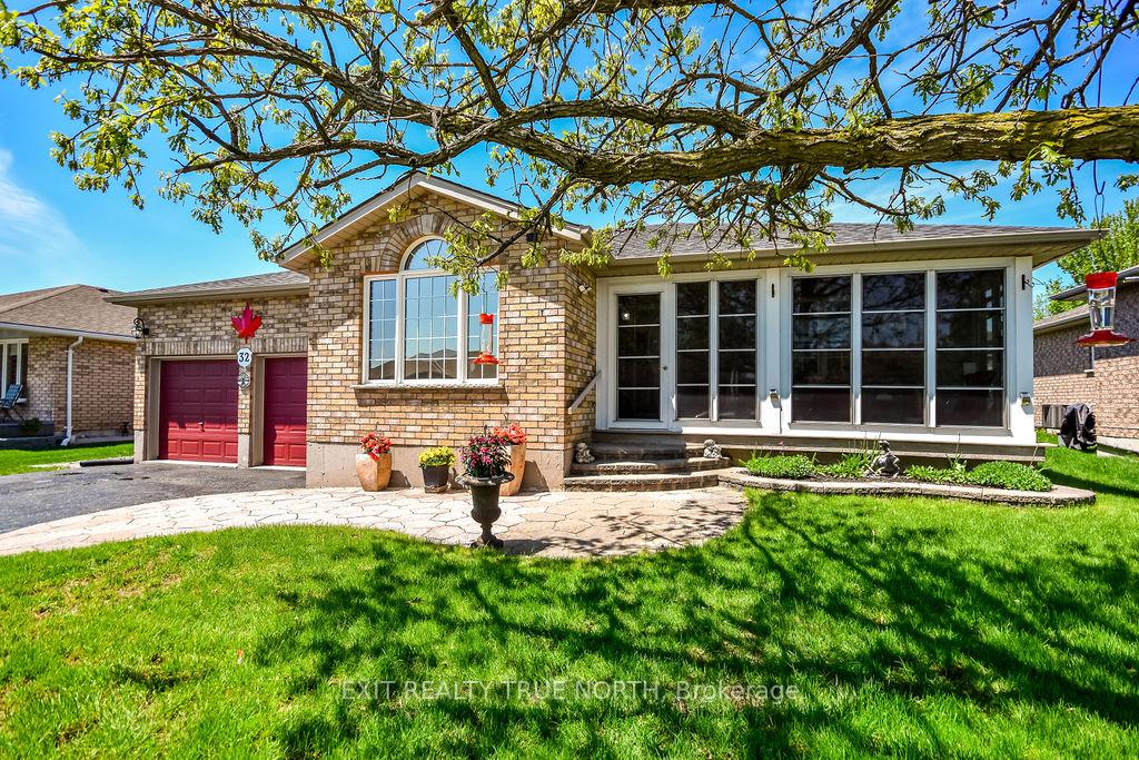Photo 3 of 32 Graham Street, Springwater, Elmvale — HOMEH