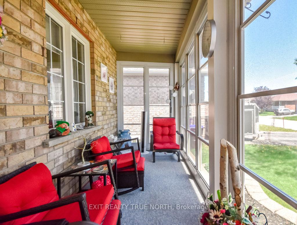 Photo 4 of 32 Graham Street, Springwater, Elmvale — HOMEH