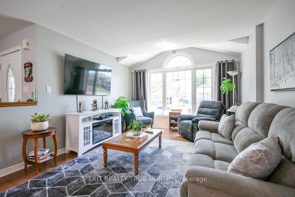 Photo 6 of 32 Graham Street, Springwater, Elmvale — HOMEH