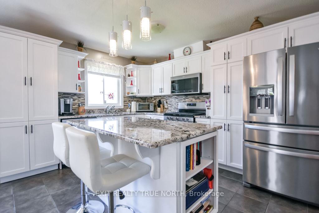 Photo 8 of 32 Graham Street, Springwater, Elmvale — HOMEH