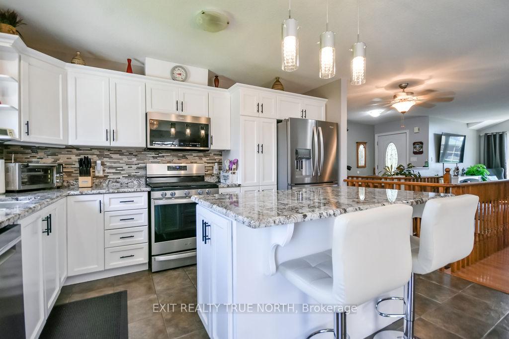 Photo 9 of 32 Graham Street, Springwater, Elmvale — HOMEH