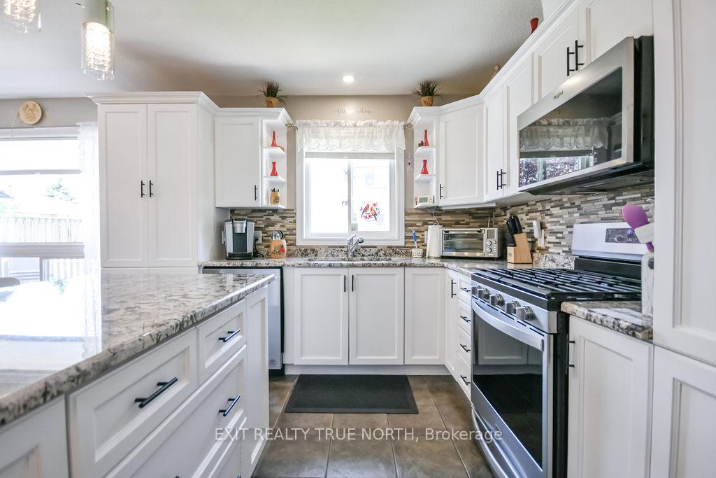Photo 11 of 32 Graham Street, Springwater, Elmvale — HOMEH