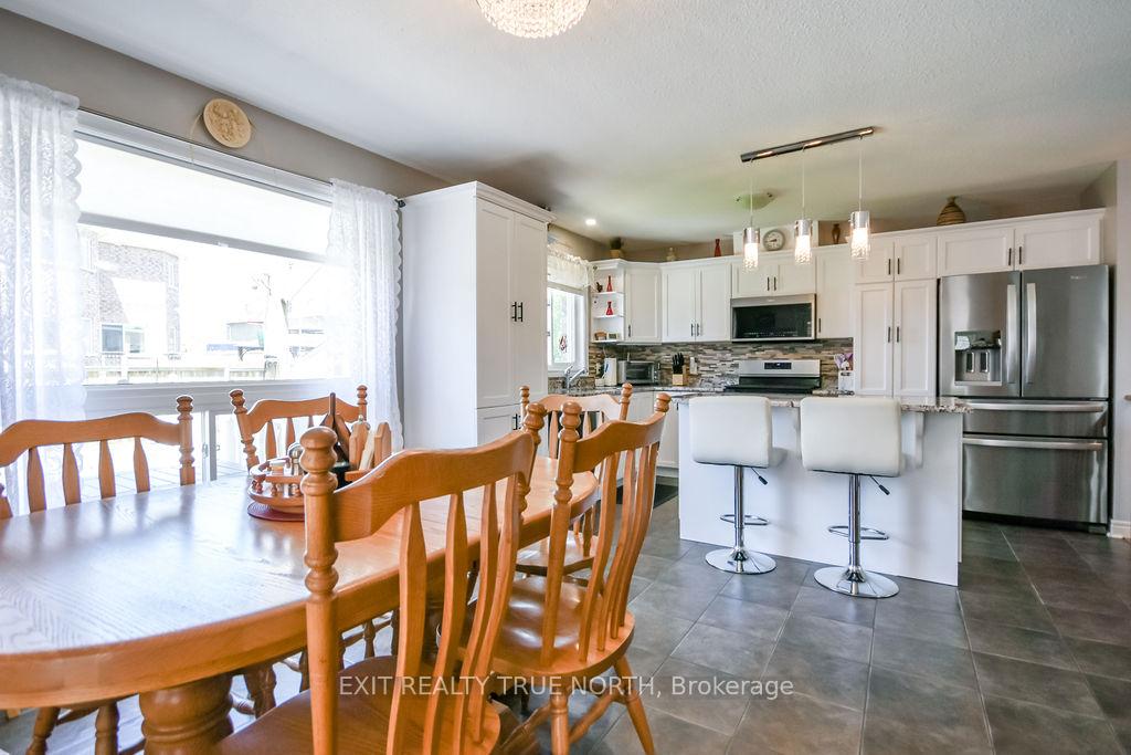 Photo 13 of 32 Graham Street, Springwater, Elmvale — HOMEH