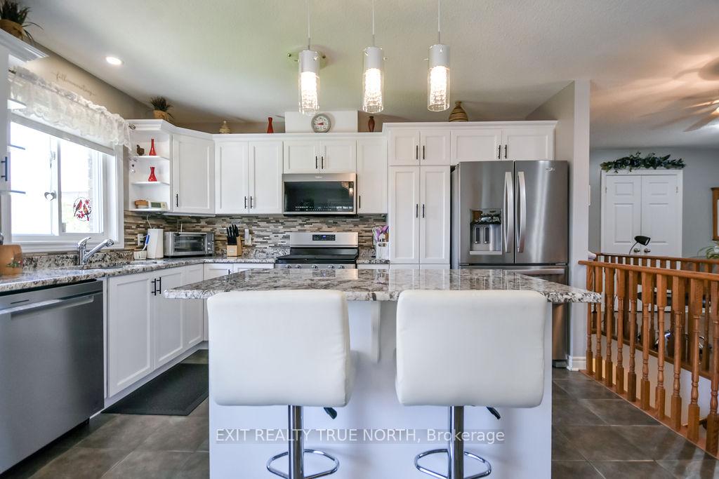 Photo 14 of 32 Graham Street, Springwater, Elmvale — HOMEH
