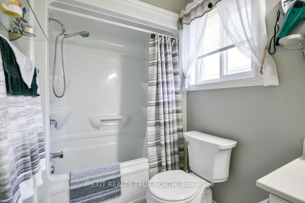 Photo 17 of 32 Graham Street, Springwater, Elmvale — HOMEH