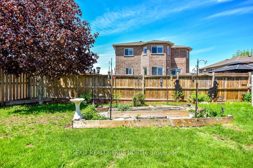 Photo 33 of 32 Graham Street, Springwater, Elmvale — HOMEH