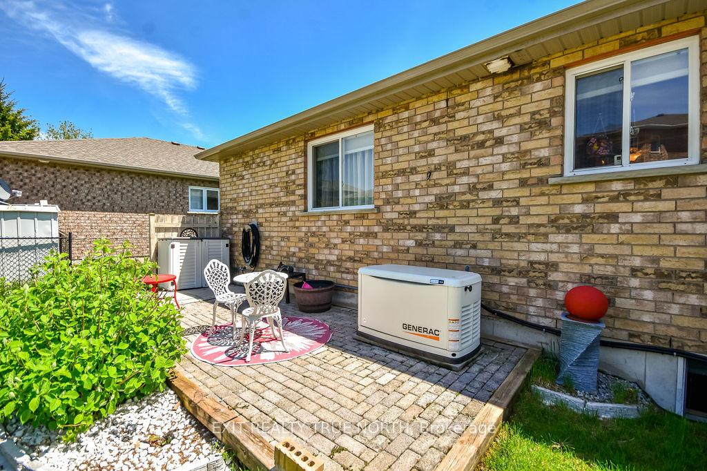 Photo 35 of 32 Graham Street, Springwater, Elmvale — HOMEH