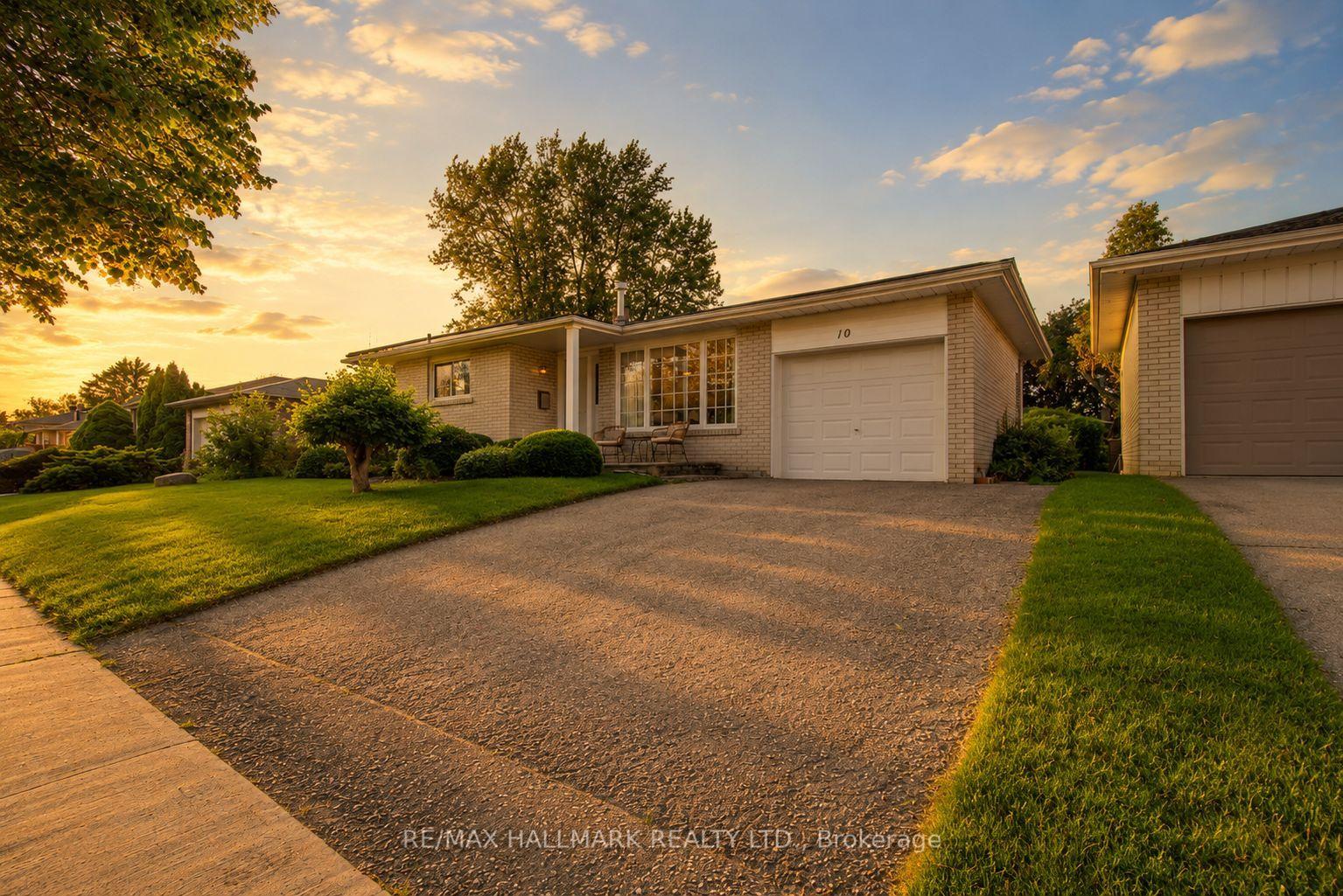 Photo 1 of 10 Cockburn Drive, Scarborough, Centennial Scarborough — HOMEH