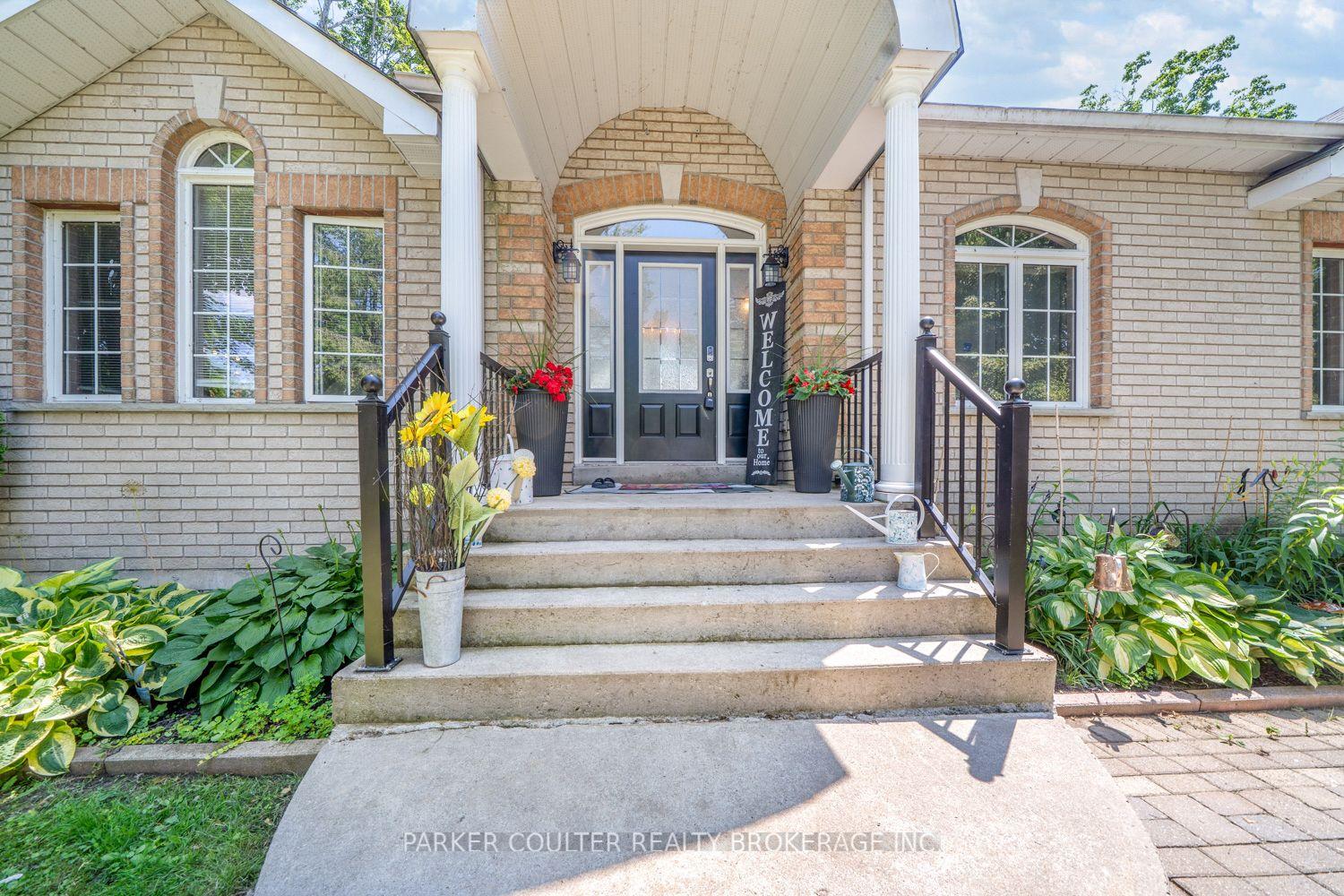 Photo 2 of 12 Mariposa Crescent, Oro-Medonte, Rural Oro-Medonte — HOMEH