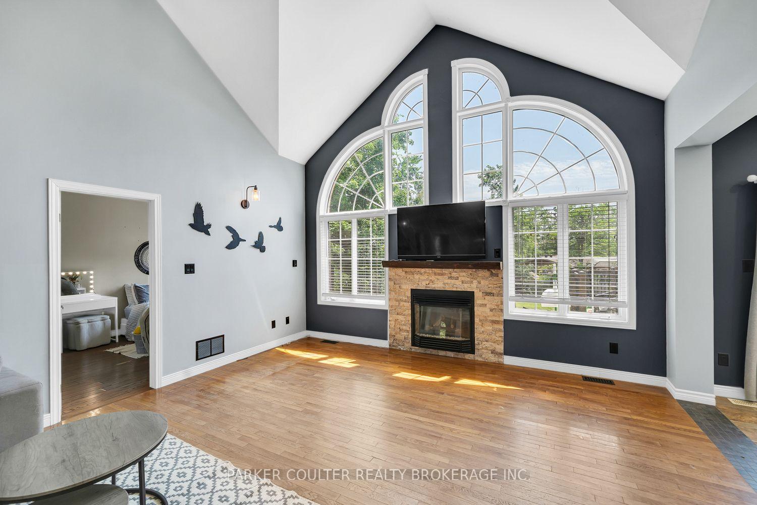 Photo 6 of 12 Mariposa Crescent, Oro-Medonte, Rural Oro-Medonte — HOMEH