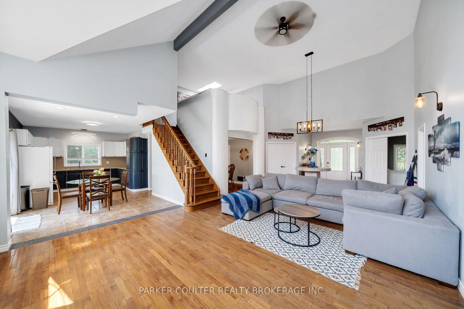 Photo 7 of 12 Mariposa Crescent, Oro-Medonte, Rural Oro-Medonte — HOMEH