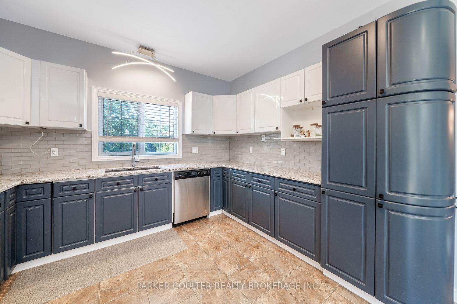 Photo 9 of 12 Mariposa Crescent, Oro-Medonte, Rural Oro-Medonte — HOMEH