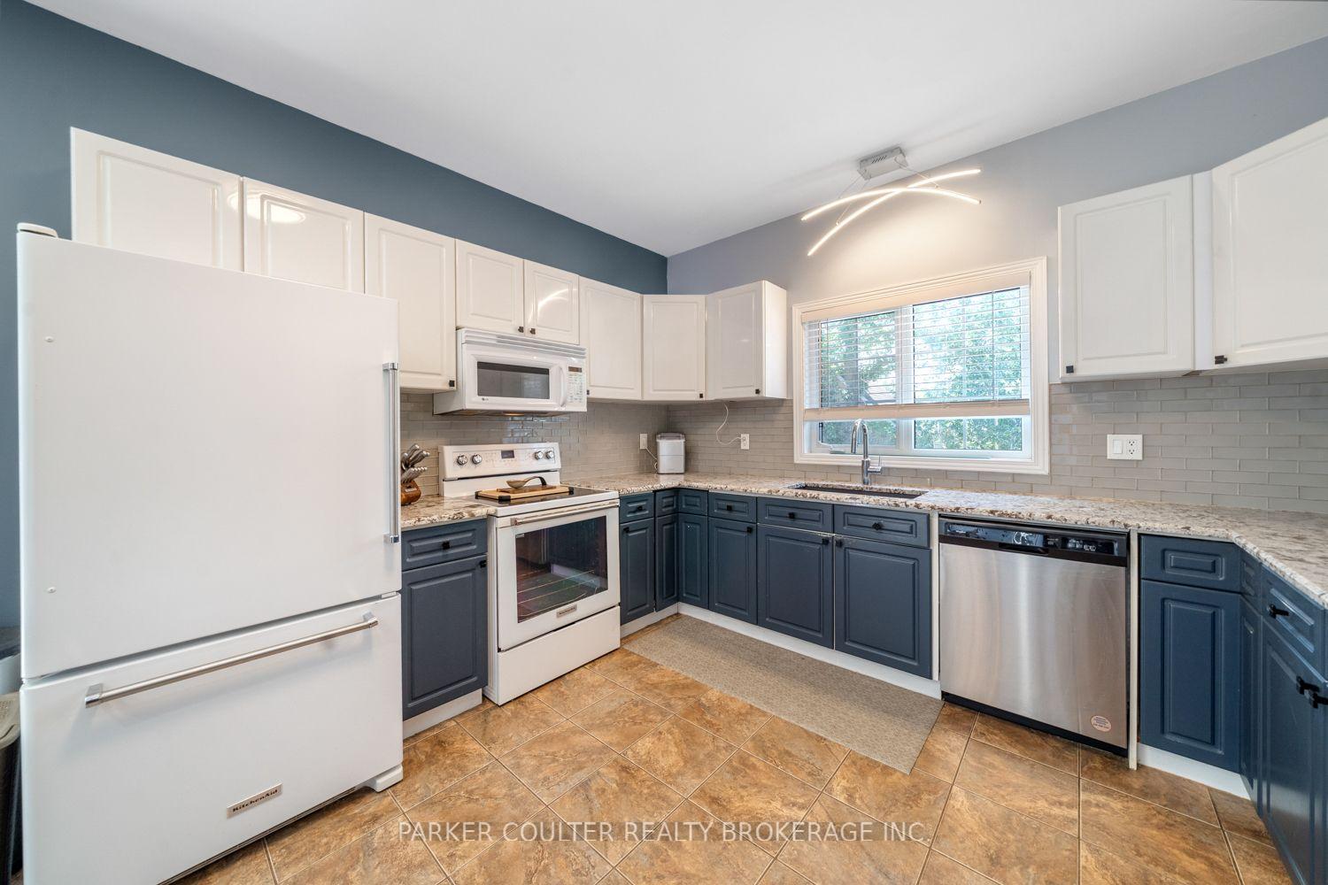 Photo 10 of 12 Mariposa Crescent, Oro-Medonte, Rural Oro-Medonte — HOMEH