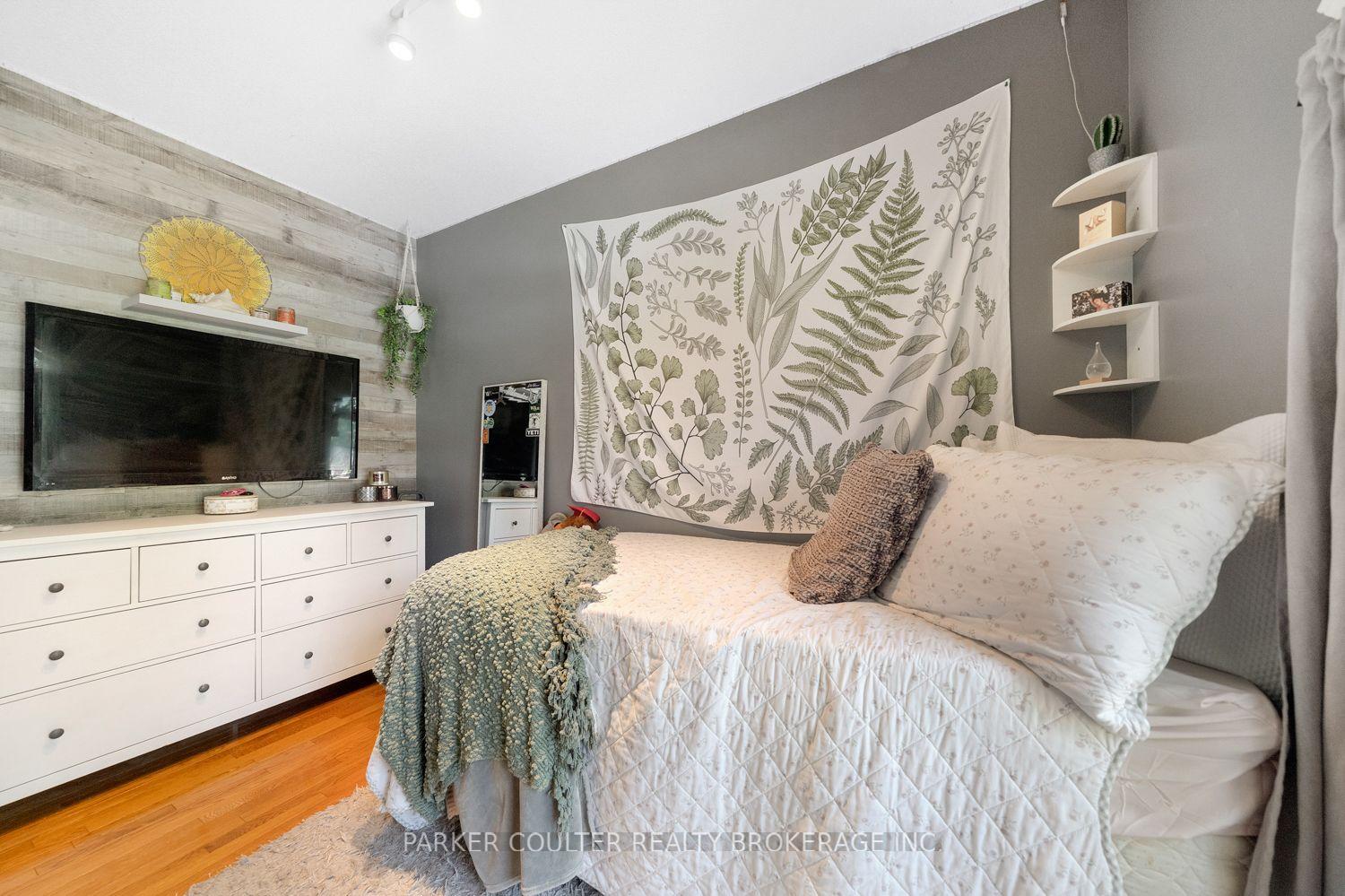Photo 13 of 12 Mariposa Crescent, Oro-Medonte, Rural Oro-Medonte — HOMEH