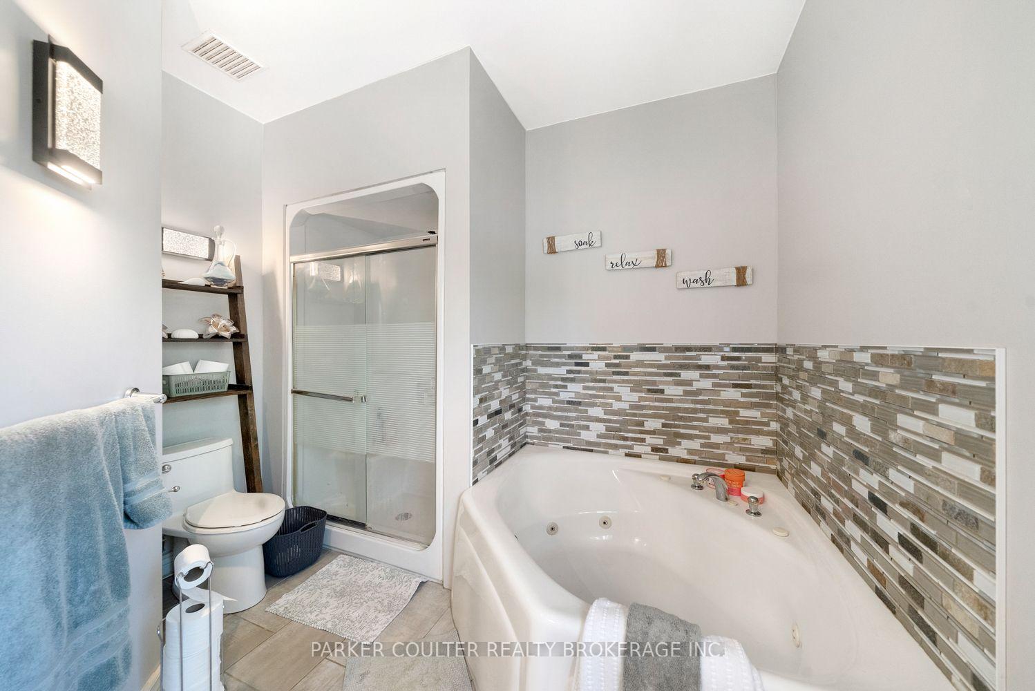 Photo 17 of 12 Mariposa Crescent, Oro-Medonte, Rural Oro-Medonte — HOMEH