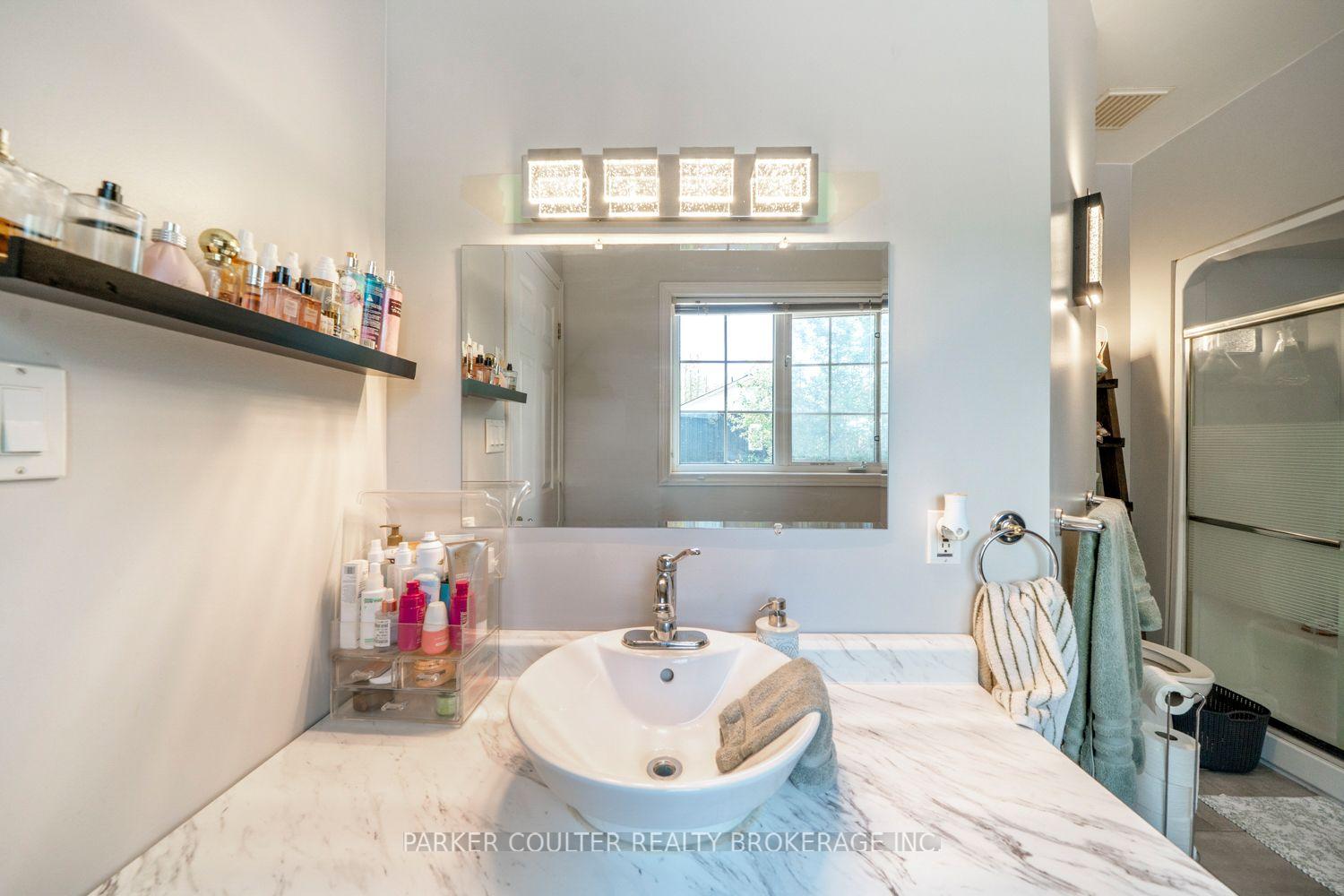 Photo 18 of 12 Mariposa Crescent, Oro-Medonte, Rural Oro-Medonte — HOMEH
