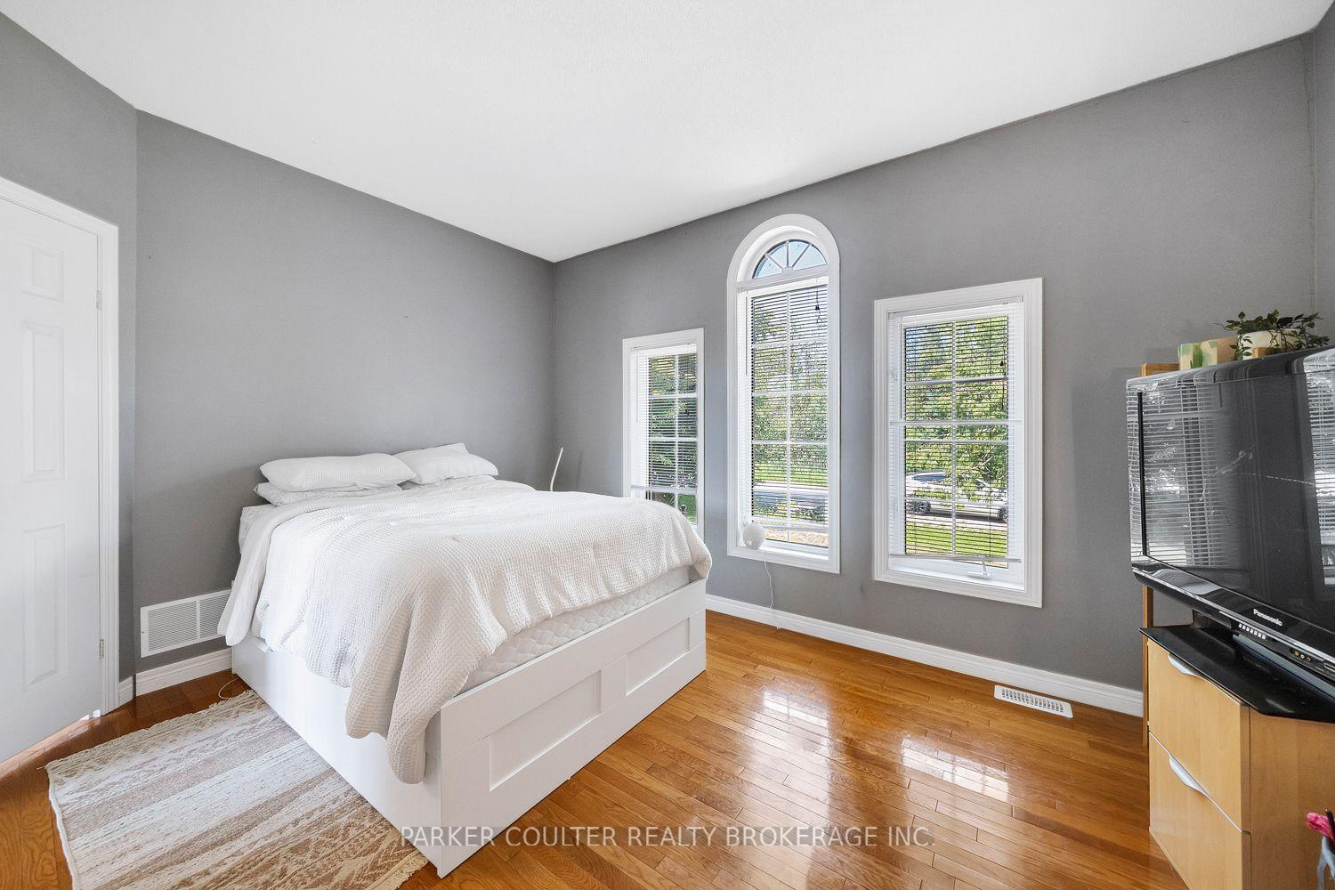 Photo 19 of 12 Mariposa Crescent, Oro-Medonte, Rural Oro-Medonte — HOMEH