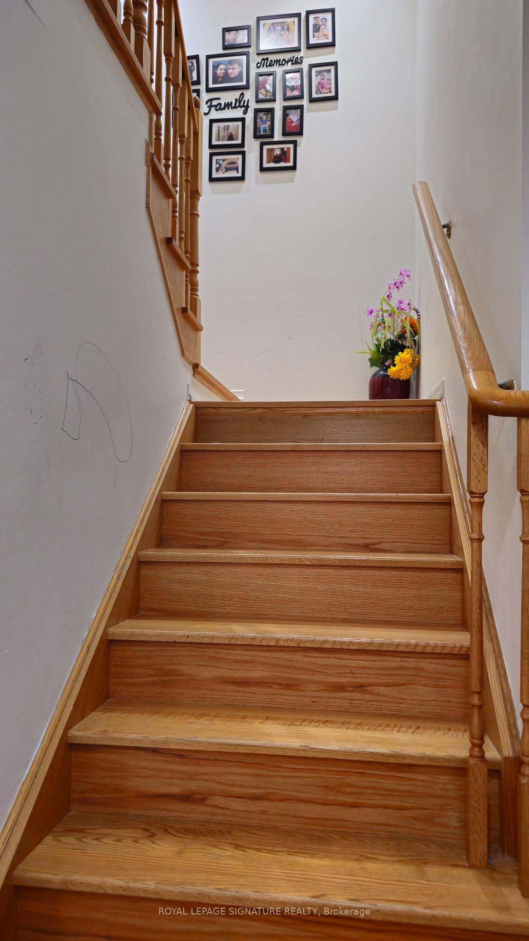 Photo 7 of Unit Upper, 8 Natronia Trail, Brampton, Bram East — HOMEH