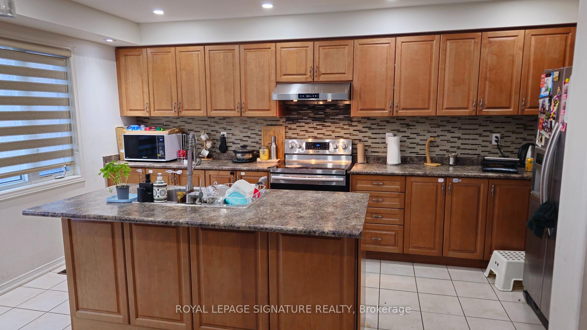 Photo 8 of Unit Upper, 8 Natronia Trail, Brampton, Bram East — HOMEH