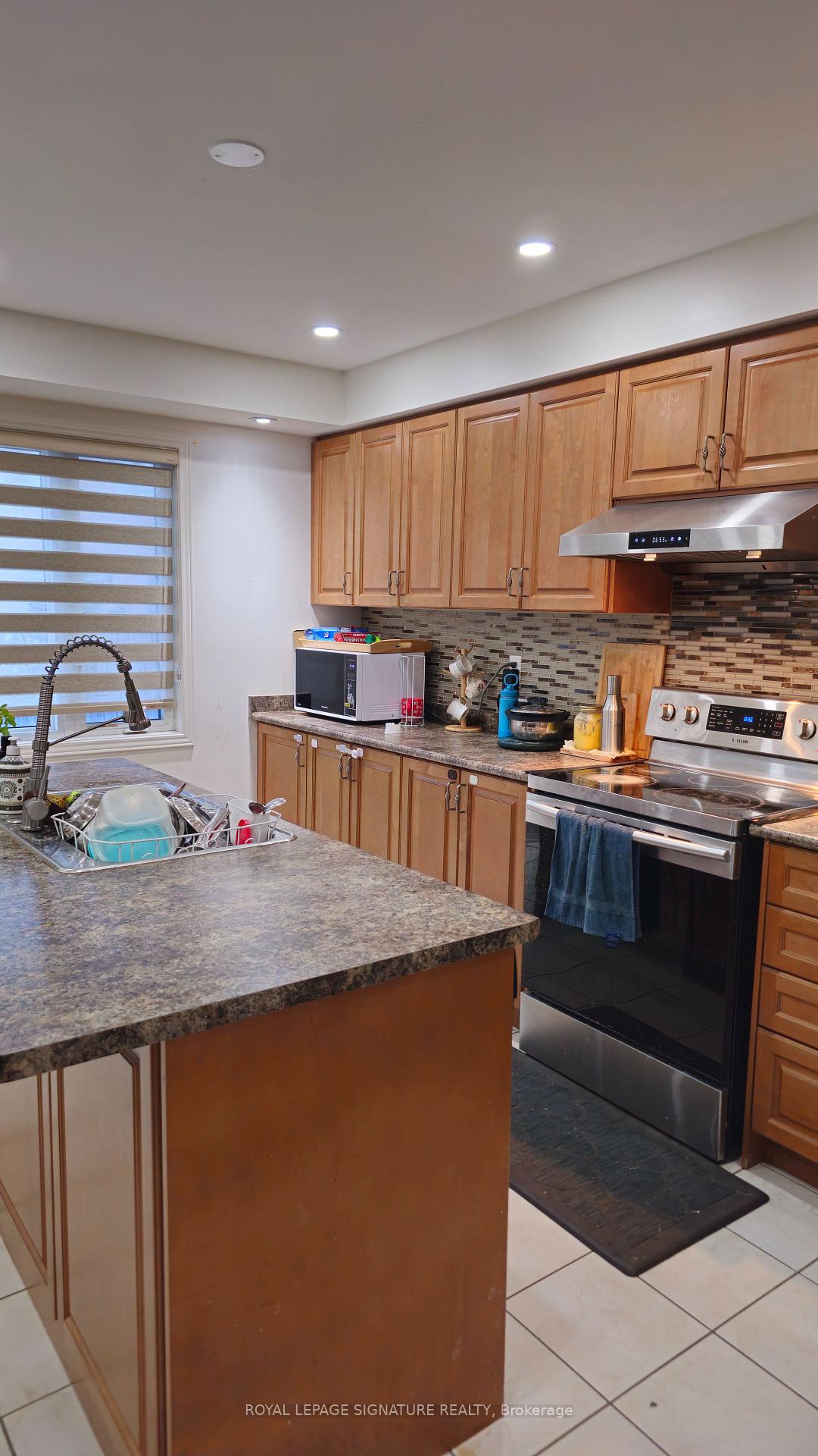 Photo 11 of Unit Upper, 8 Natronia Trail, Brampton, Bram East — HOMEH