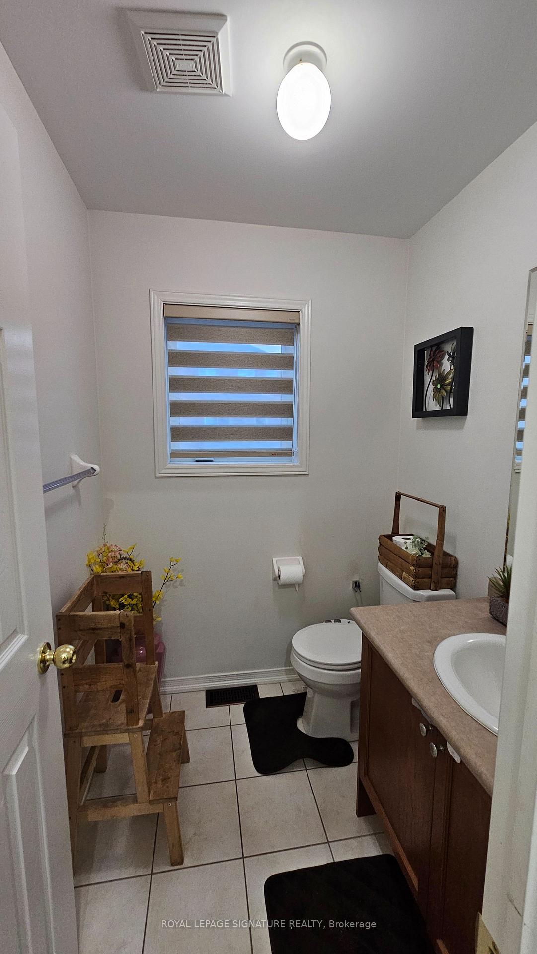 Photo 22 of Unit Upper, 8 Natronia Trail, Brampton, Bram East — HOMEH