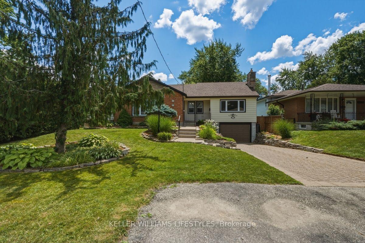 Photo 3 of 619 Eden Avenue, London, South R — HOMEH