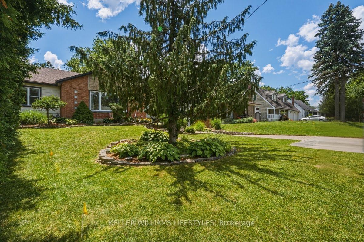 Photo 5 of 619 Eden Avenue, London, South R — HOMEH