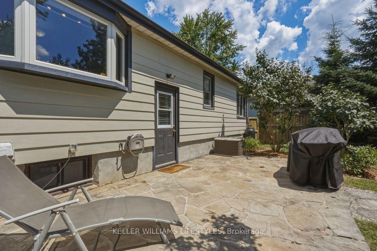 Photo 9 of 619 Eden Avenue, London, South R — HOMEH