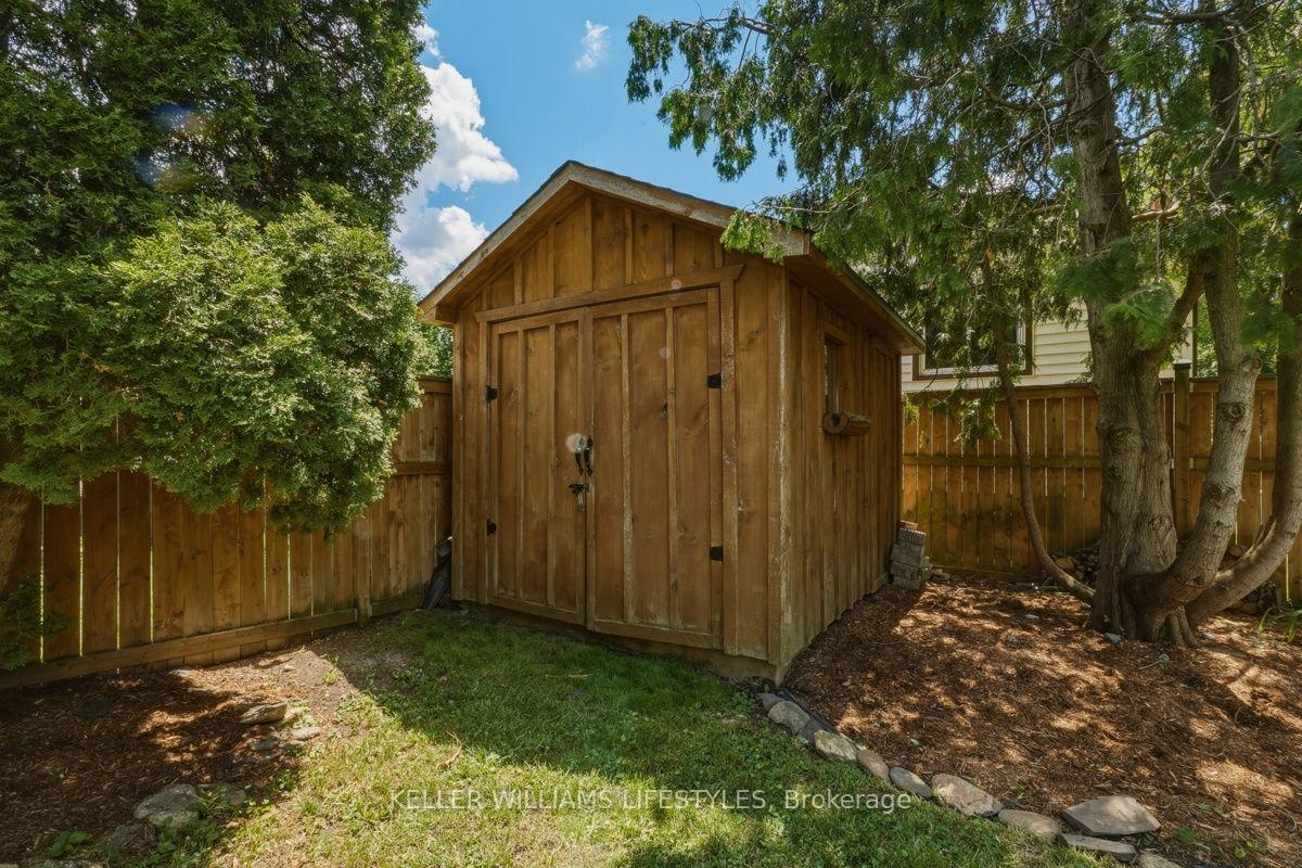 Photo 13 of 619 Eden Avenue, London, South R — HOMEH
