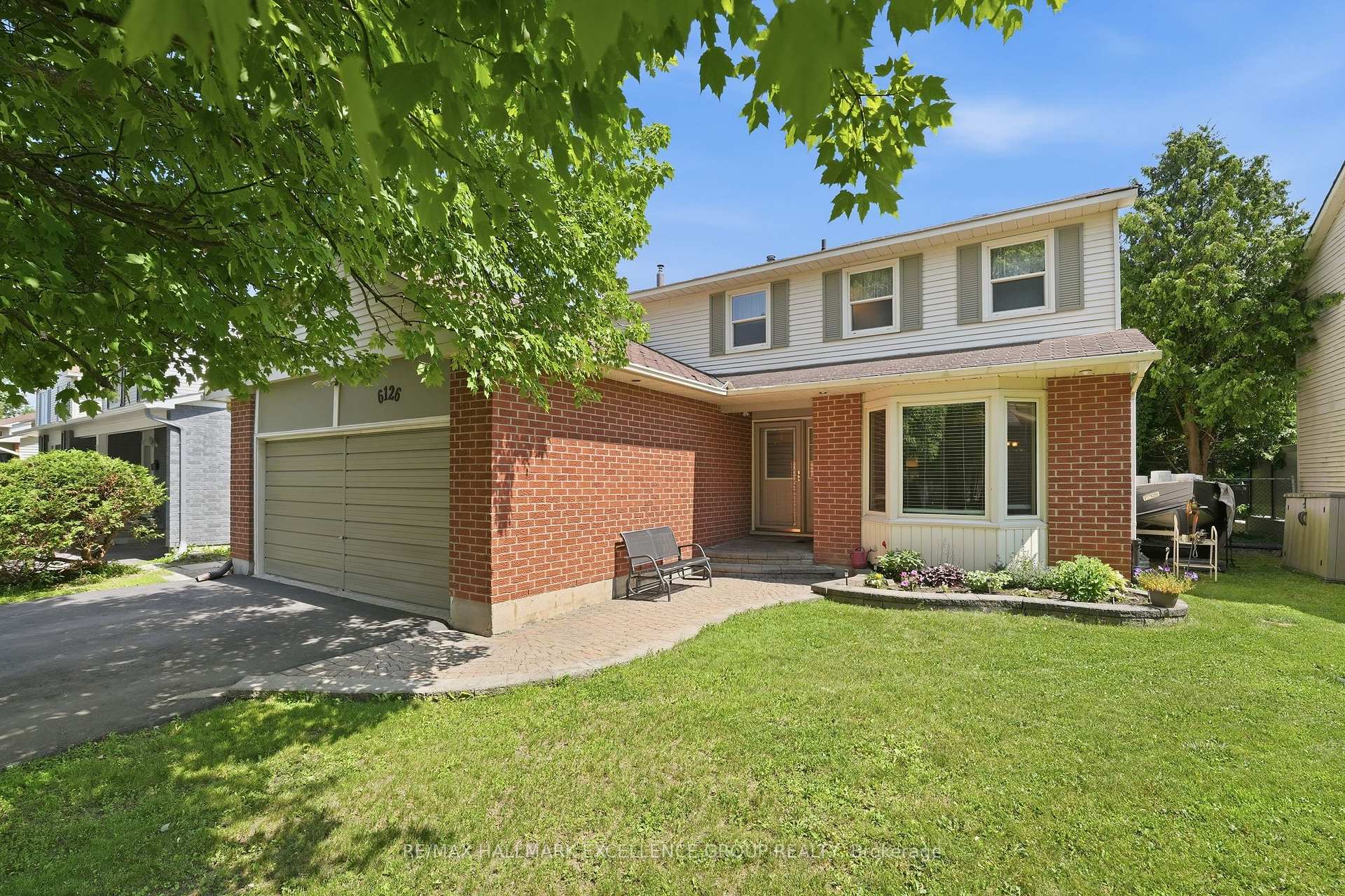 Photo 2 of 6126 Vineyard Drive, Ottawa, Convent Glen — HOMEH