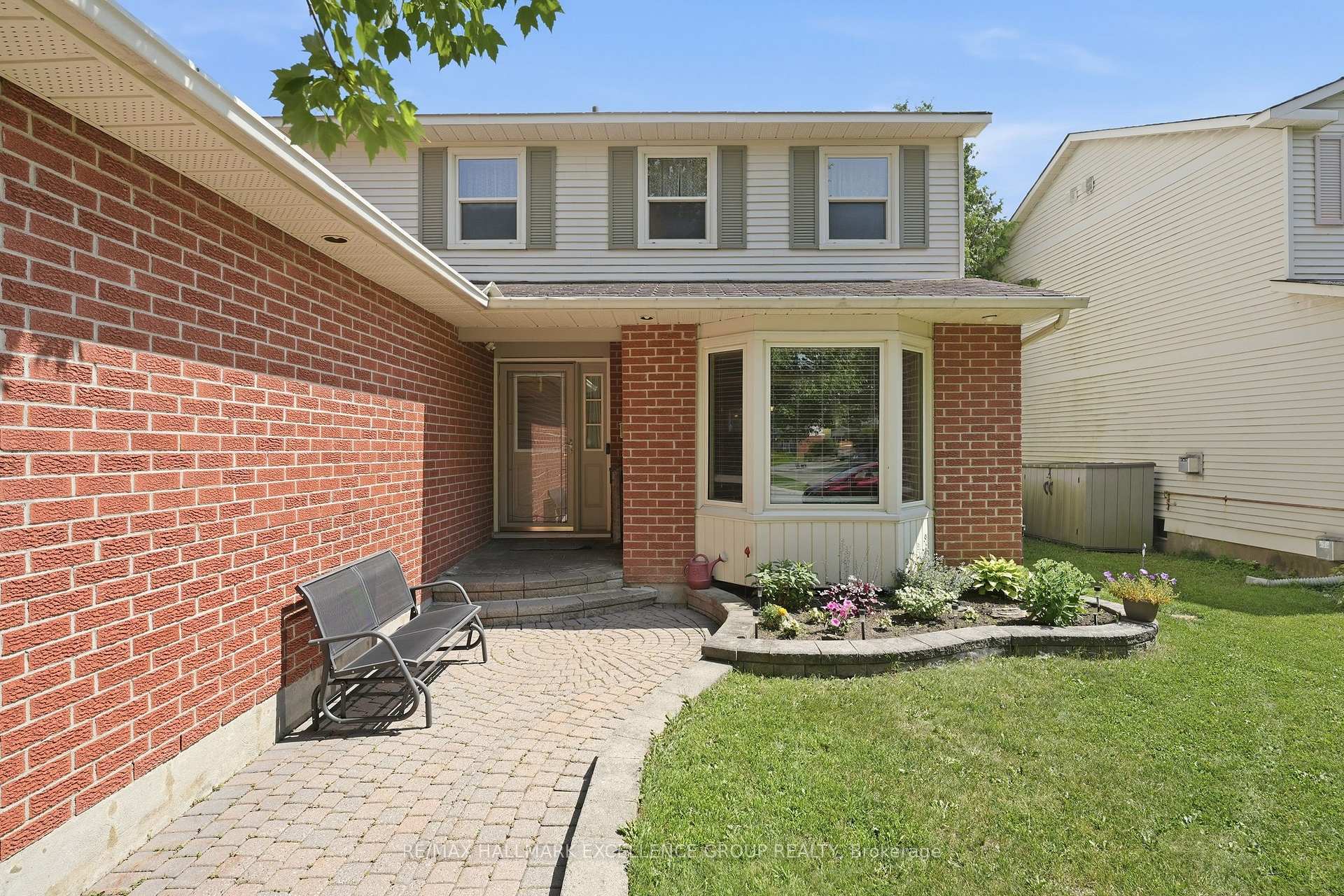 Photo 4 of 6126 Vineyard Drive, Ottawa, Convent Glen — HOMEH