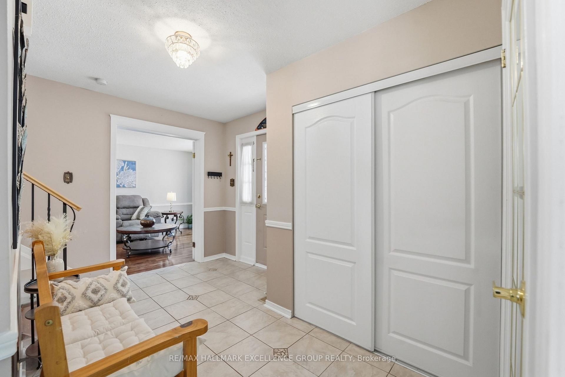 Photo 6 of 6126 Vineyard Drive, Ottawa, Convent Glen — HOMEH