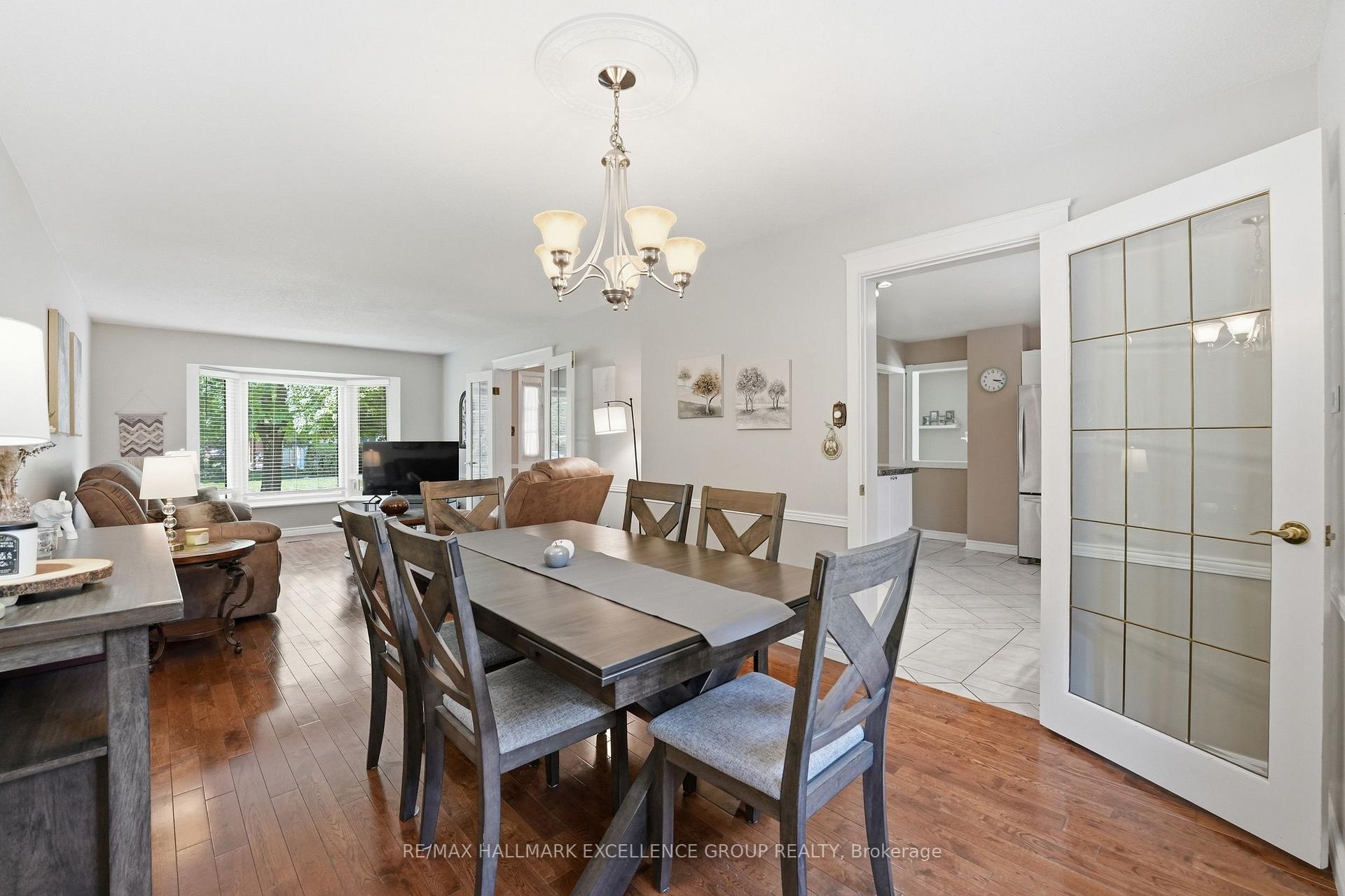 Photo 11 of 6126 Vineyard Drive, Ottawa, Convent Glen — HOMEH