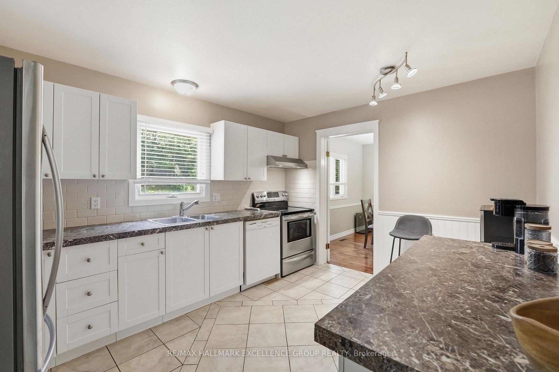 Photo 14 of 6126 Vineyard Drive, Ottawa, Convent Glen — HOMEH