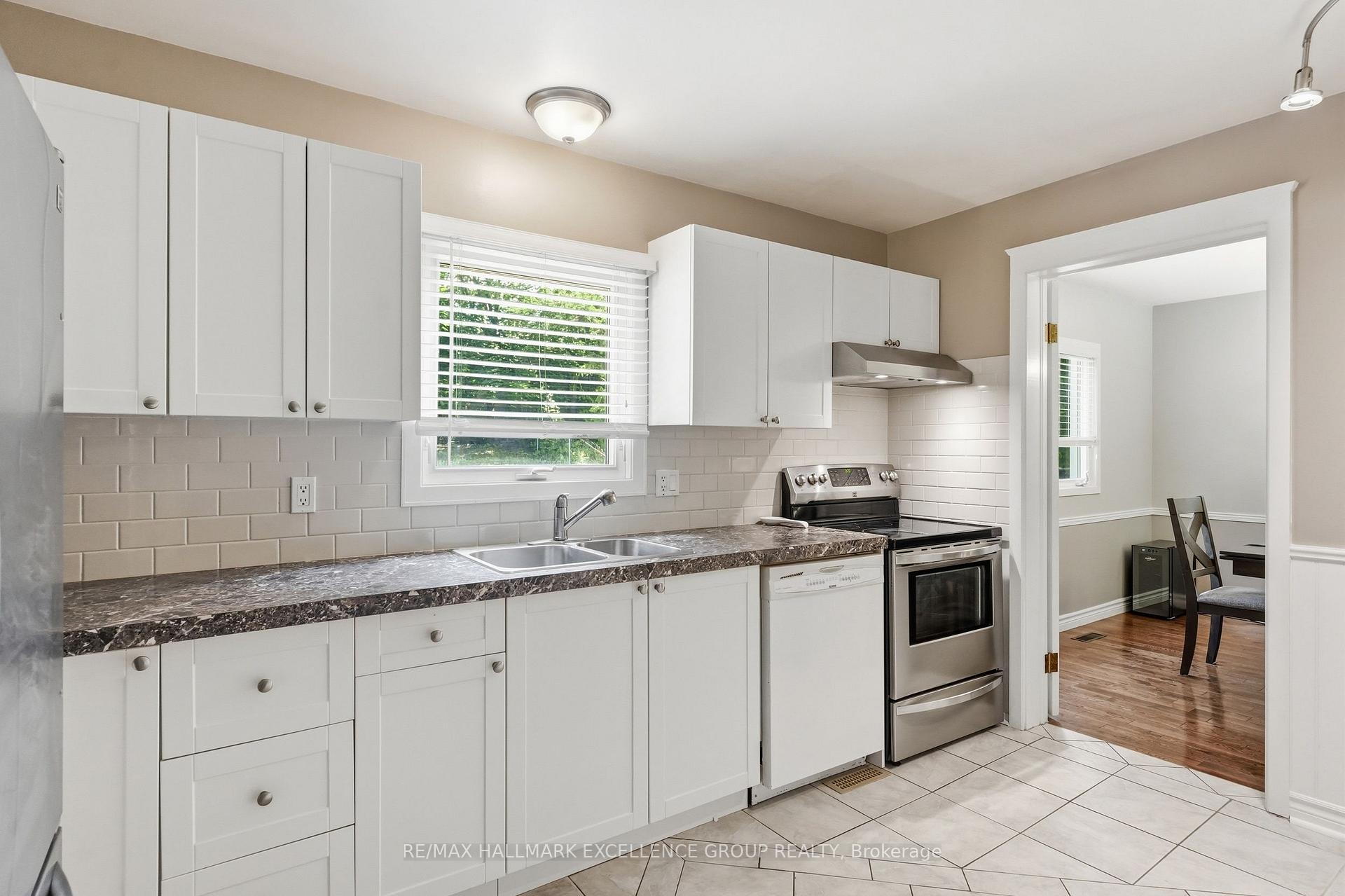 Photo 15 of 6126 Vineyard Drive, Ottawa, Convent Glen — HOMEH