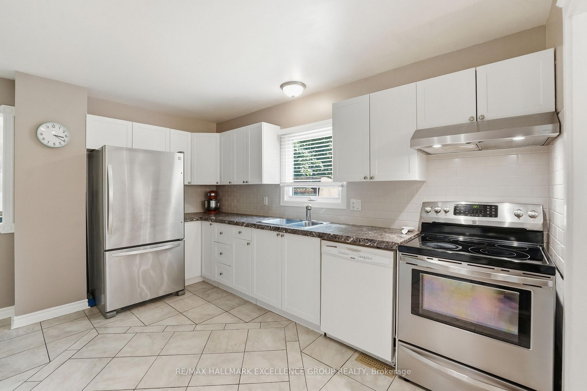 Photo 16 of 6126 Vineyard Drive, Ottawa, Convent Glen — HOMEH