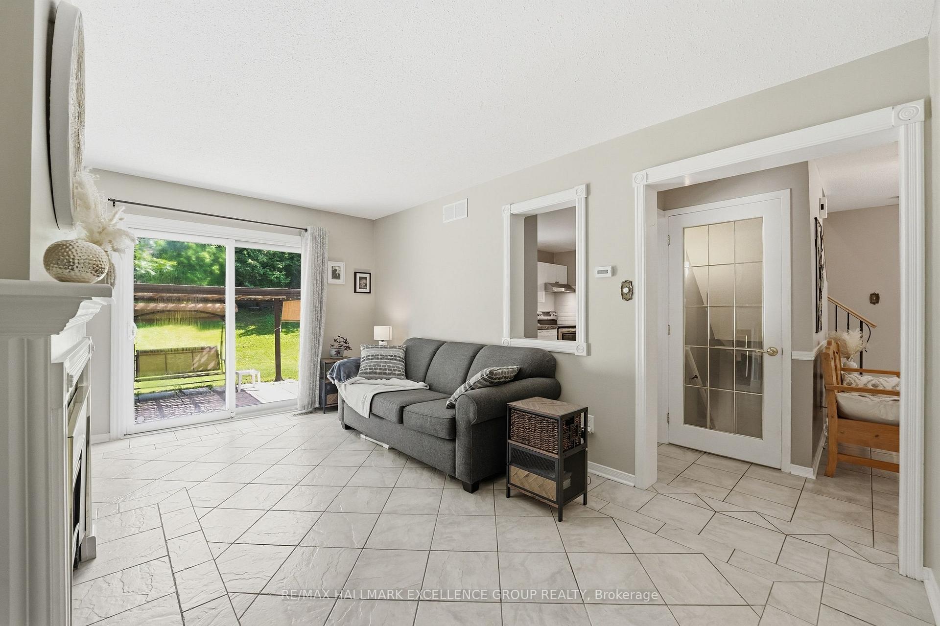 Photo 19 of 6126 Vineyard Drive, Ottawa, Convent Glen — HOMEH