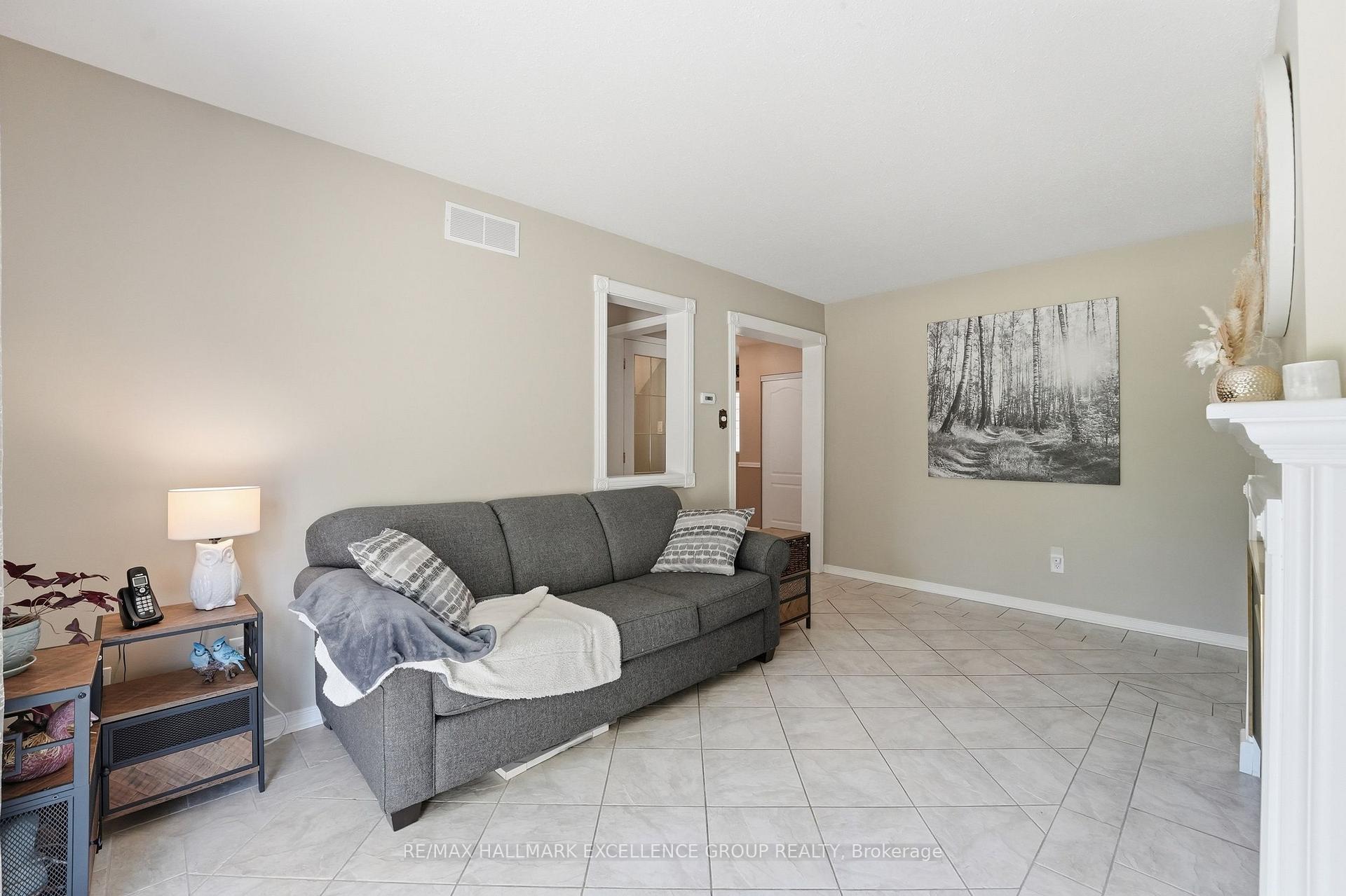 Photo 20 of 6126 Vineyard Drive, Ottawa, Convent Glen — HOMEH