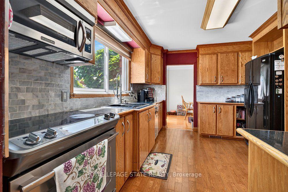 Photo 16 of 2440 Cyprus Avenue, Burlington, Mountainside — HOMEH
