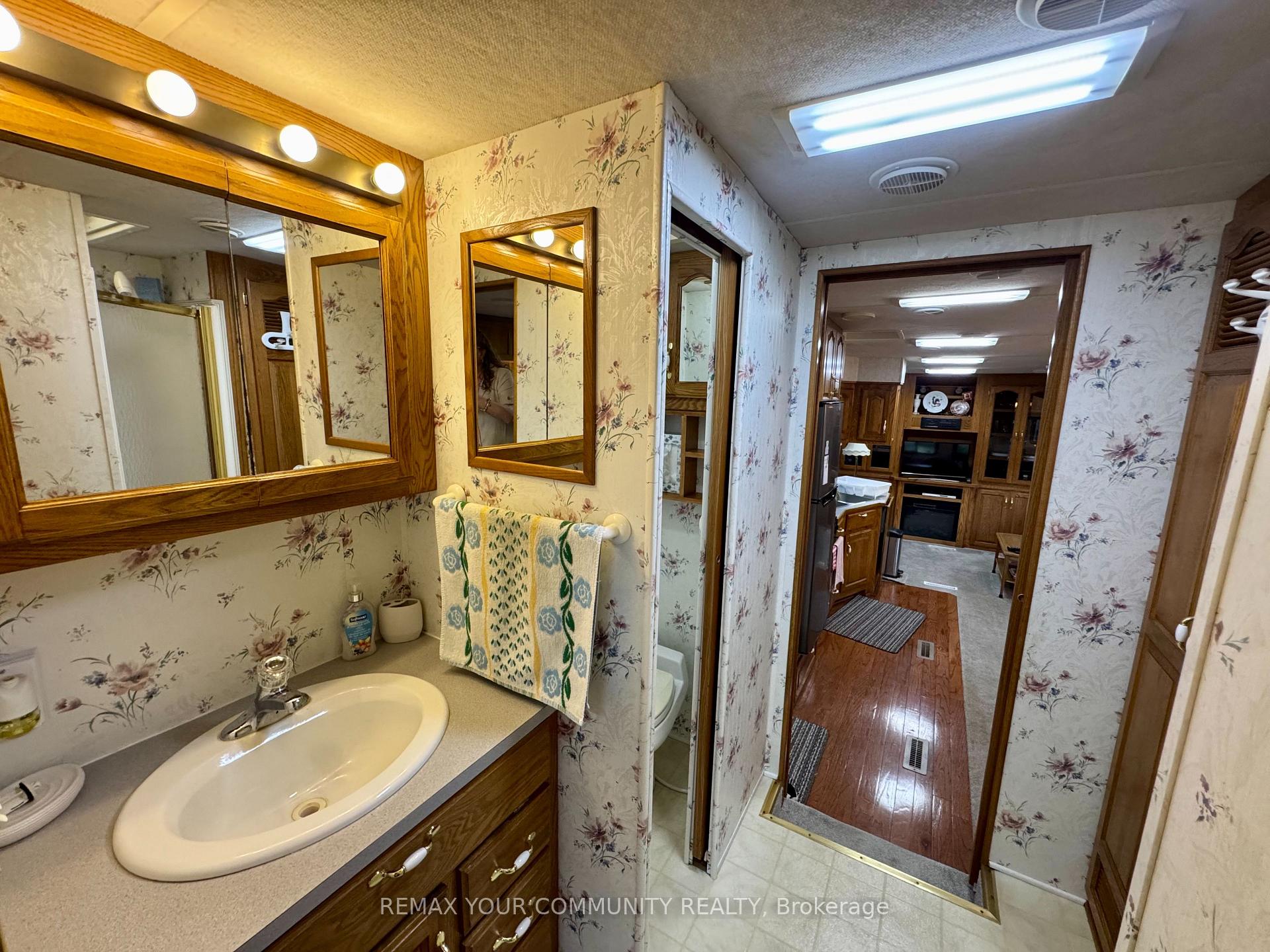 Photo 8 of Unit 33, 285 Crydermans Side Road, Georgina, Baldwin — HOMEH
