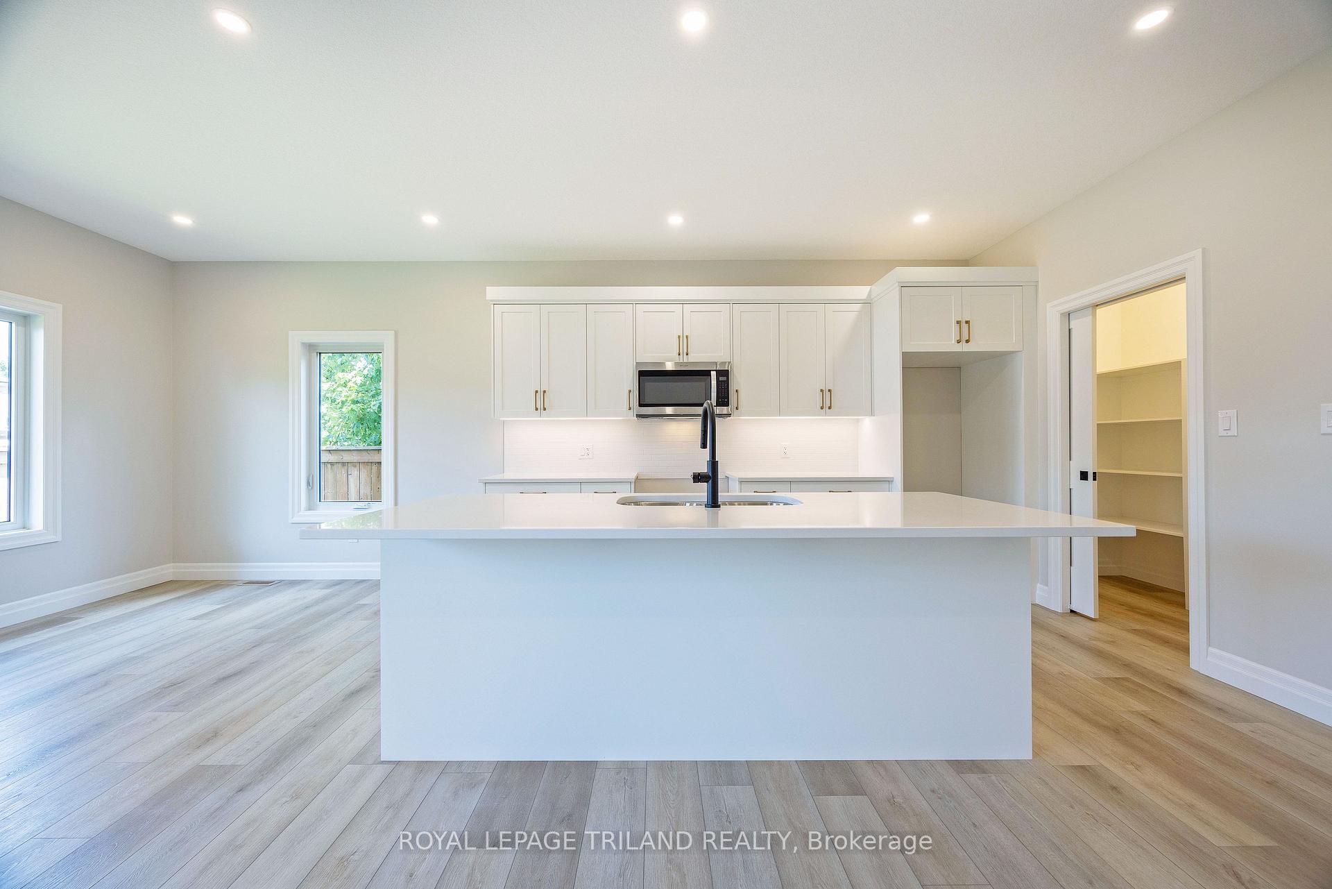 Photo 7 of 193 Catherine Street, North Middlesex, Parkhill — HOMEH