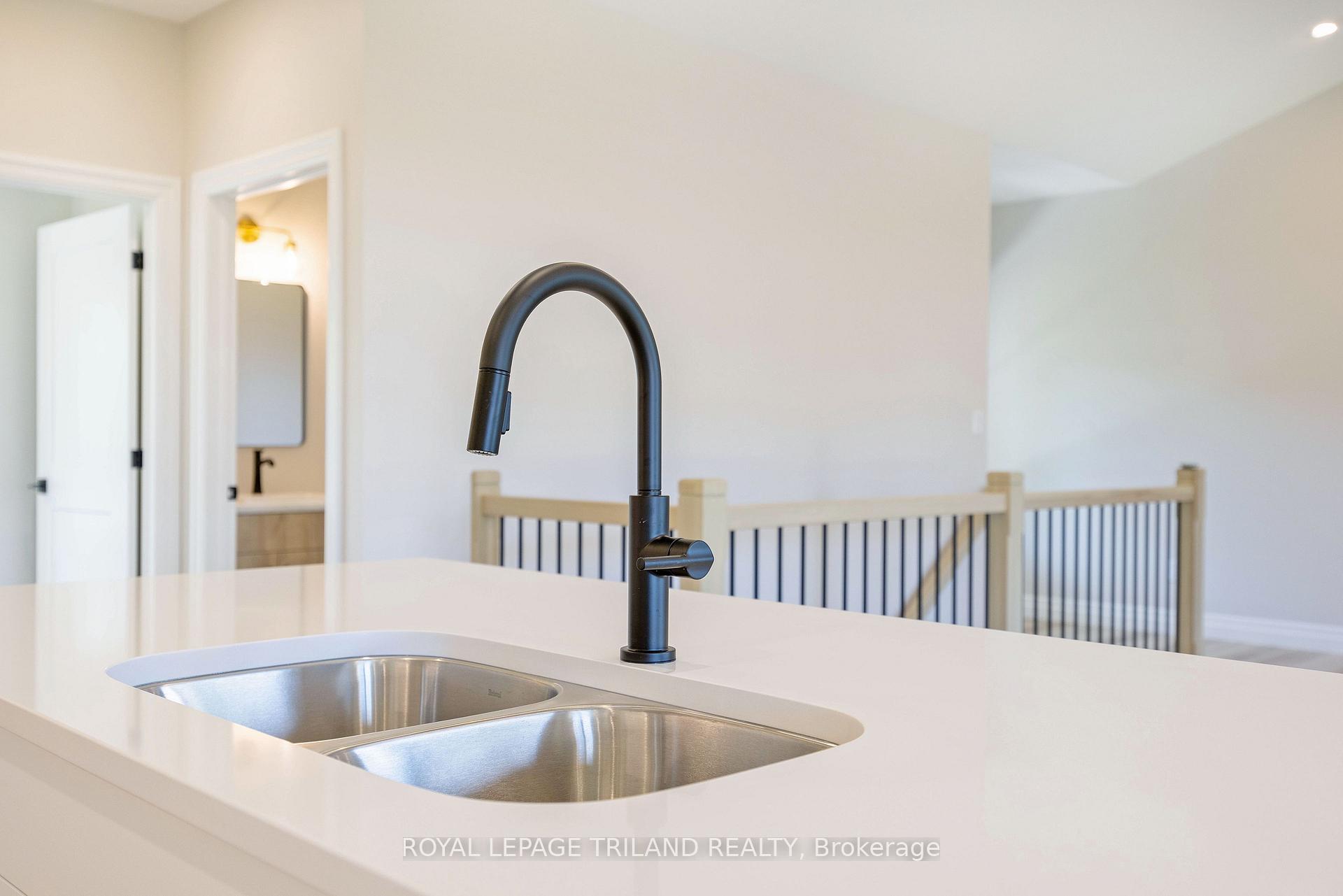 Photo 10 of 193 Catherine Street, North Middlesex, Parkhill — HOMEH