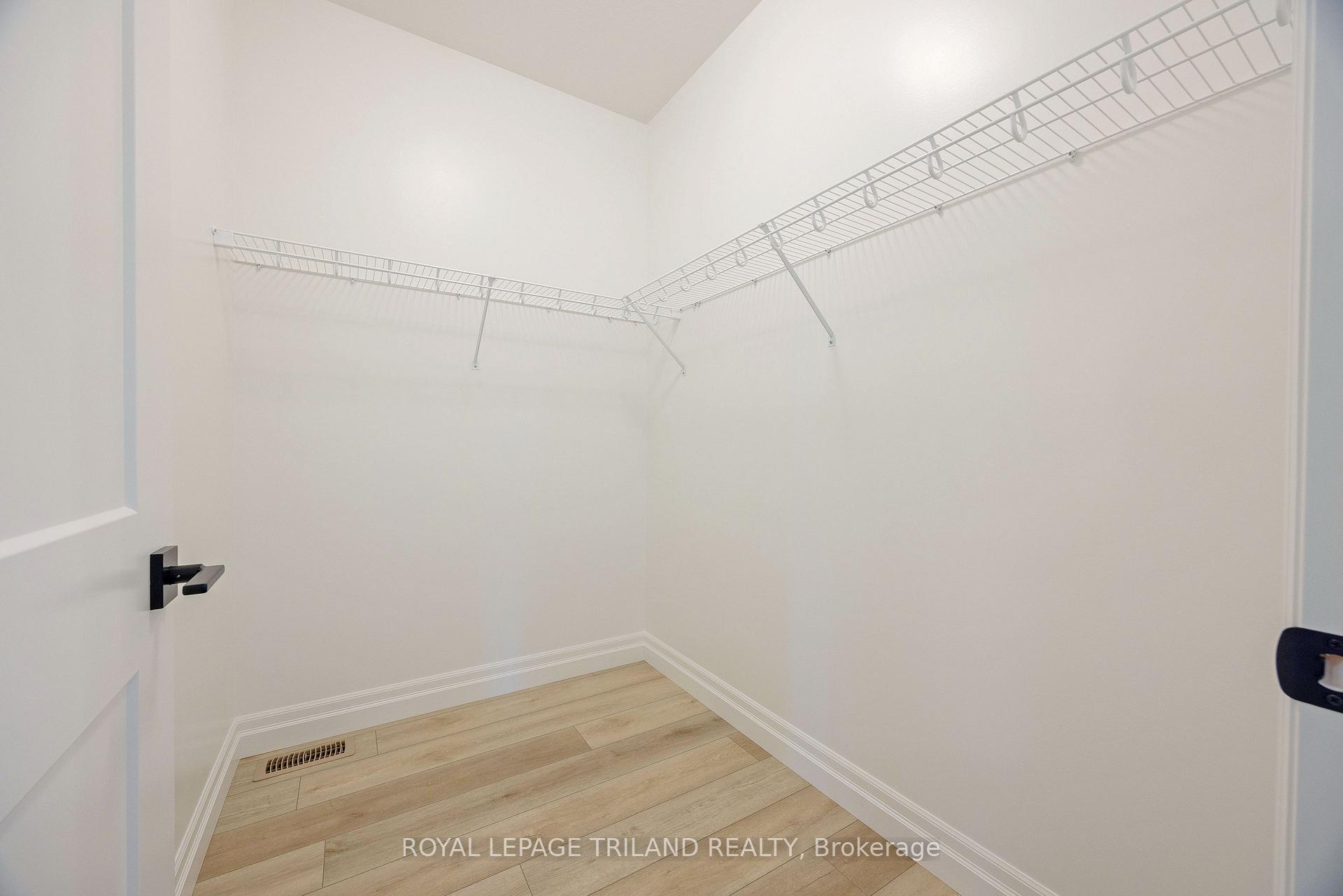 Photo 23 of 193 Catherine Street, North Middlesex, Parkhill — HOMEH
