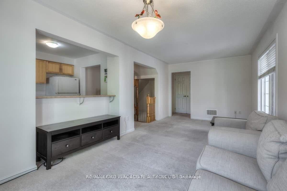 Photo 3 of 58 Howe Avenue, Scarborough, Clairlea-Birchmount — HOMEH